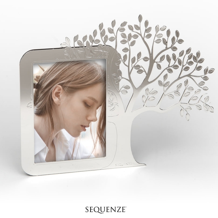 Elegante portafoto in argento di Sequenze con tema lavorazione Albero della Vita. Made in Italy. Misura foto 9x13 cm.