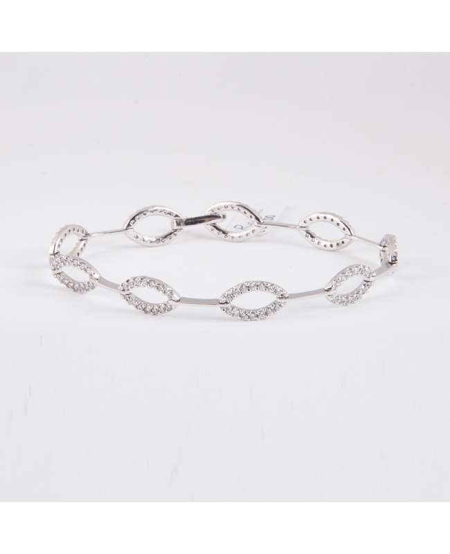 Bracciale fantasia da donna, in oro bianco, lunghezza cm 18,3. Semirigido, con incastonate duraliti taglio brillante a foglia. Bracciale fantasia da donna, in oro bianco, lunghezza cm 18,3. Semirigido, con incastonate duraliti taglio brillante a foglia.