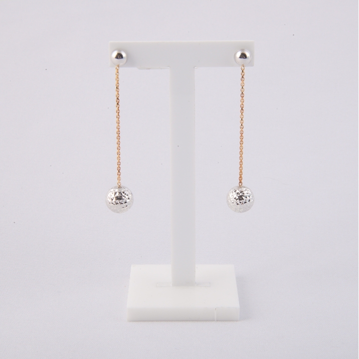 Orecchini pendenti in oro 18kt bicolore.