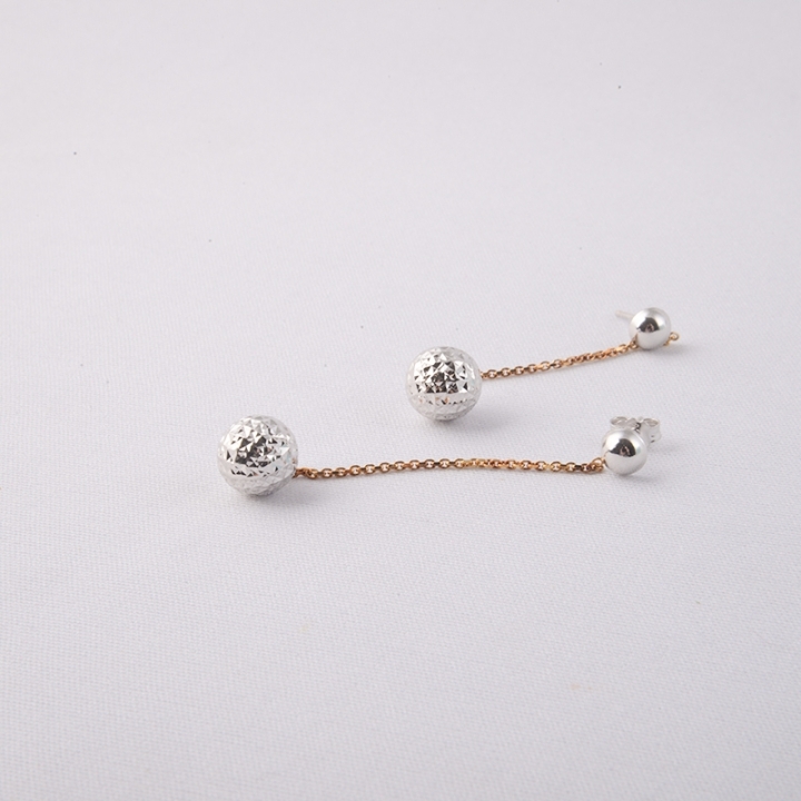 Orecchini pendenti in oro 18kt bicolore.