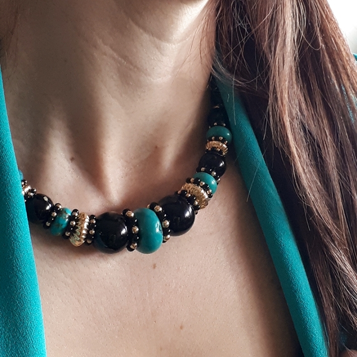 Collana in Turchese africano e onice, in argento laminato 14 ct.