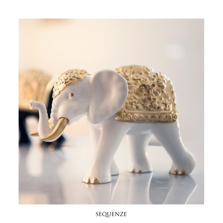 L'Elefante di Sequenze è un prodotto artigianale made in italy decorato a mano con foglia oro.