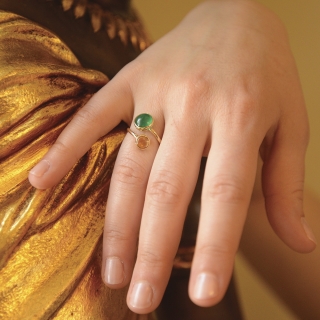 Anello in oro giallo 18 kt con quarzo citrino e agata verde.