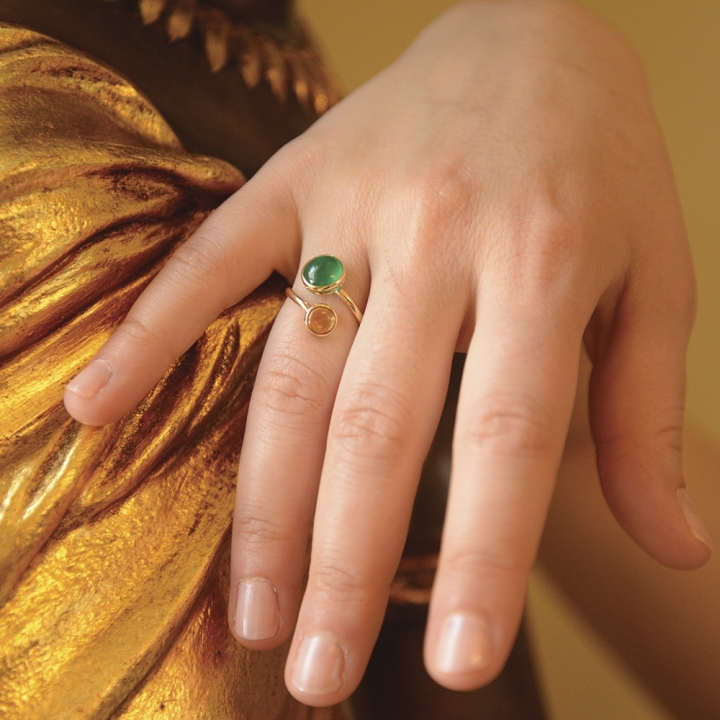 Anello in oro giallo 18 kt con quarzo citrino e agata verde.