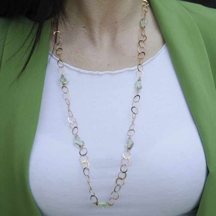 Collana in oro 18 kt tinta mista giallo e rosè e quarzi verde acqua.