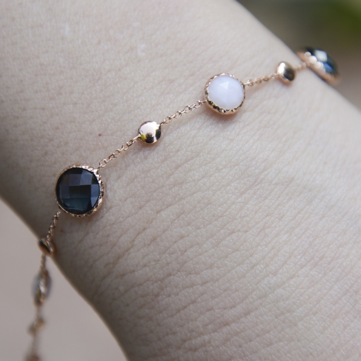 Bracciale in oro rosè 18 kt con quarzi london e opali rosa.