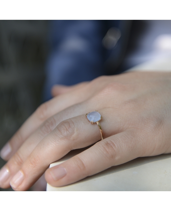 Anello in oro rosè e pietra idrotermale.