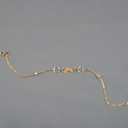 Braccialetto donna realizzato interamente in oro 18kt. Charms Cuori in oro giallo e bianco
