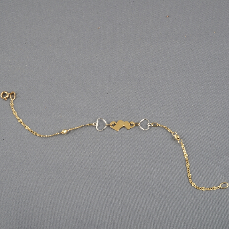 Braccialetto donna realizzato interamente in oro 18kt. Charms Cuori in oro giallo e bianco