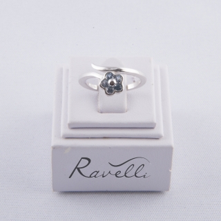 Anello donna in oro bianco 18 kt con fiore fantasia.