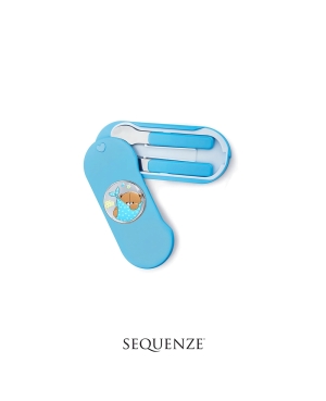 Sequenze. Set Posatine "Orsetto Luna" Forever Friends azzurro per bimbo. Ideale per regalo nascita, battesimo.