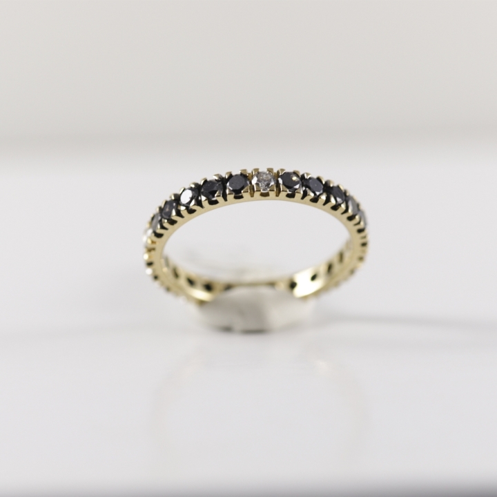 Mario Porzio | Anello diamanti neri e bianchi