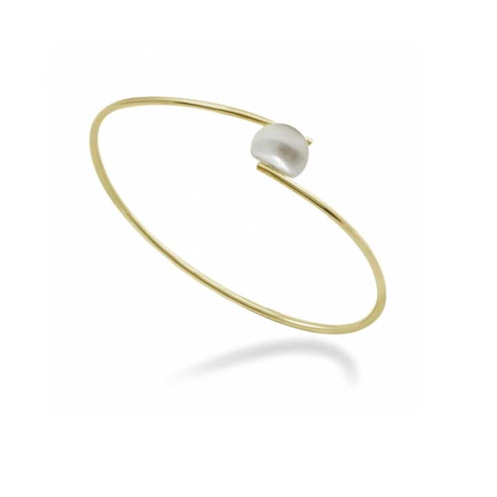 Bracciale rigido in Argento 925‰ trattato in pvd oro, con Perla Piena Perlagione, misura ø 6 cm, collezione Fascino di Mayumi.